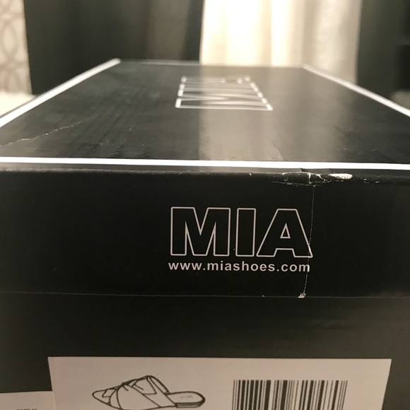 MIA Cranberry Suede Slides NWB Perfect🍇 - Picture 3 of 8